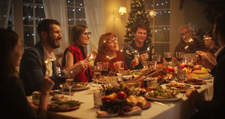 Kerstavond met Vrienden: Een Moment van Warmte en Verbinding